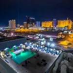 2100 Sqft Penthouse Suite W/ Strip Views! Pool Gym