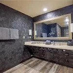 2100 Sqft Penthouse Suite W/ Strip Views! Pool Gym