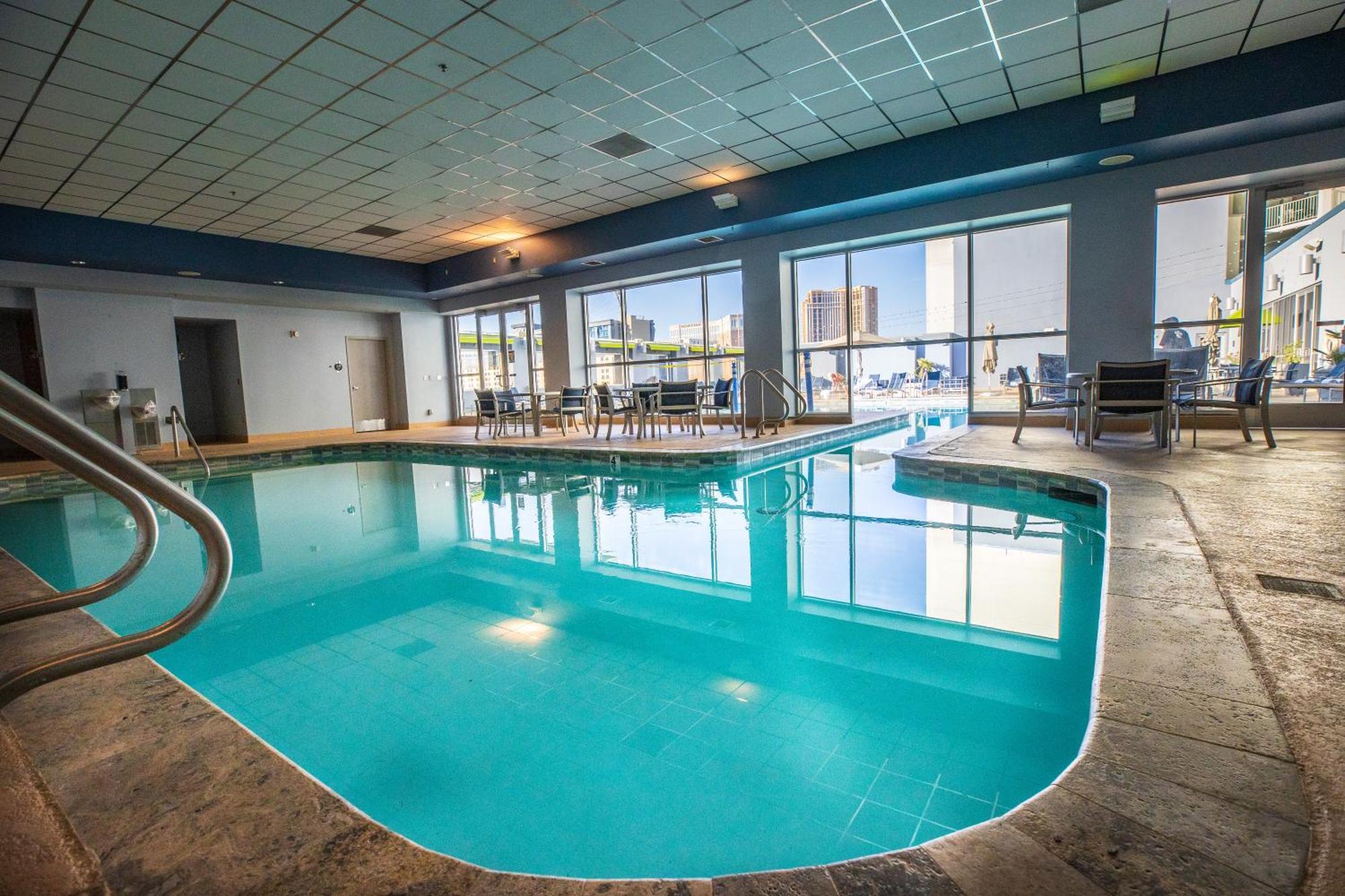 Aparthotel 2100 Sqft Penthouse W/ Strip Views! Pool Gym *