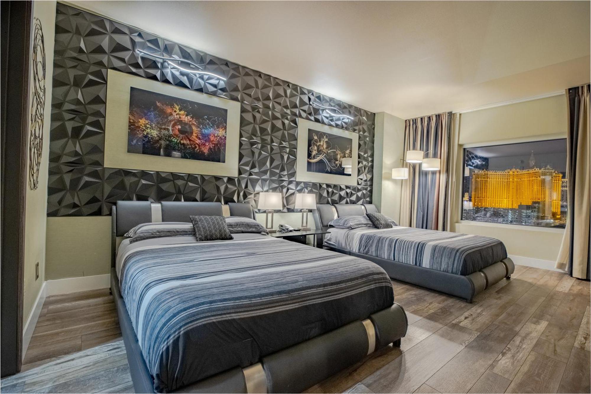 2100 Sqft Penthouse W/ Strip Views! Pool Gym Aparthotel