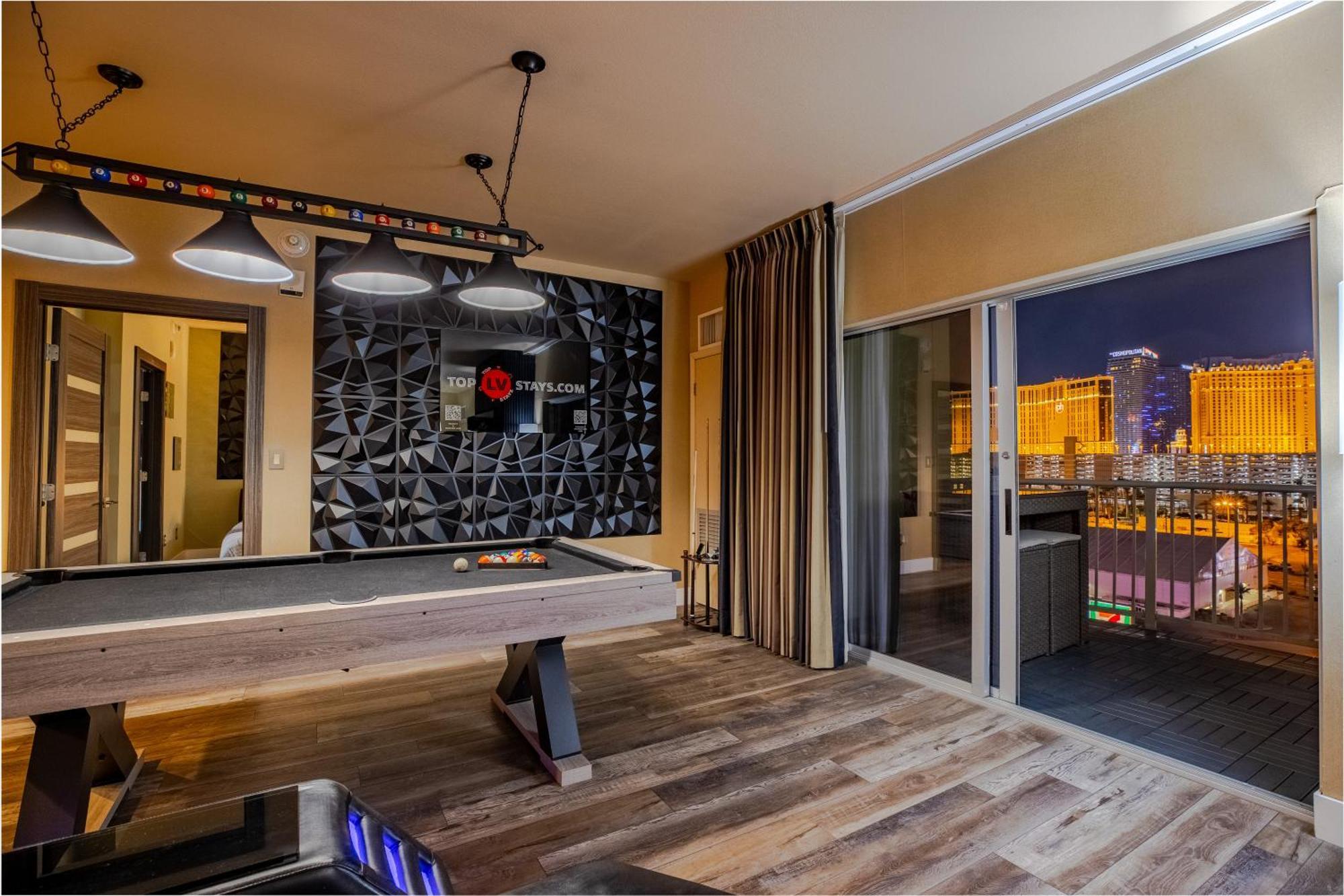 Aparthotel 2100 Sqft Penthouse W/ Strip Views! Pool Gym Las Vegas