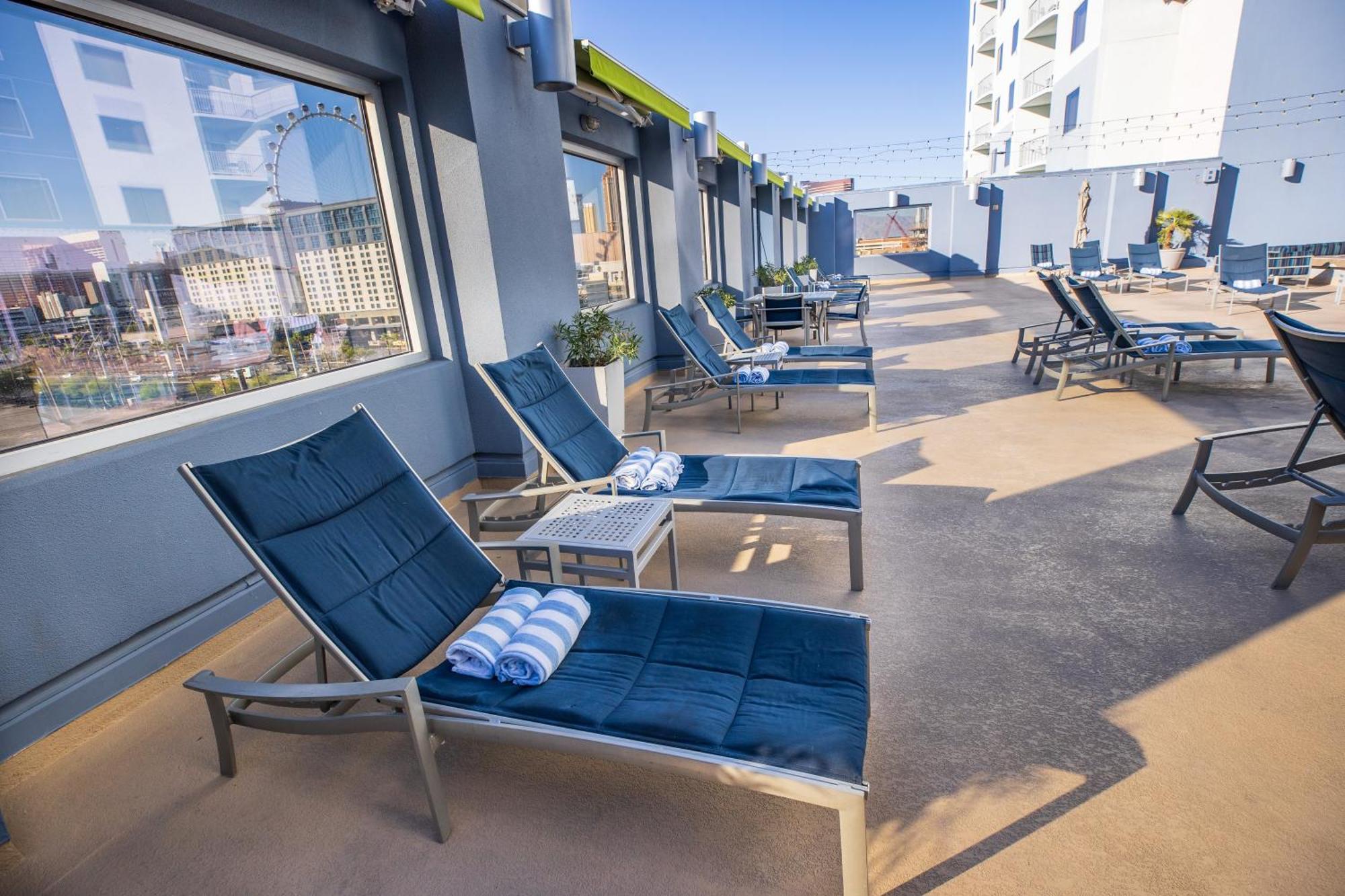 2100 Sqft Penthouse W/ Strip Views! Pool Gym * Las Vegas