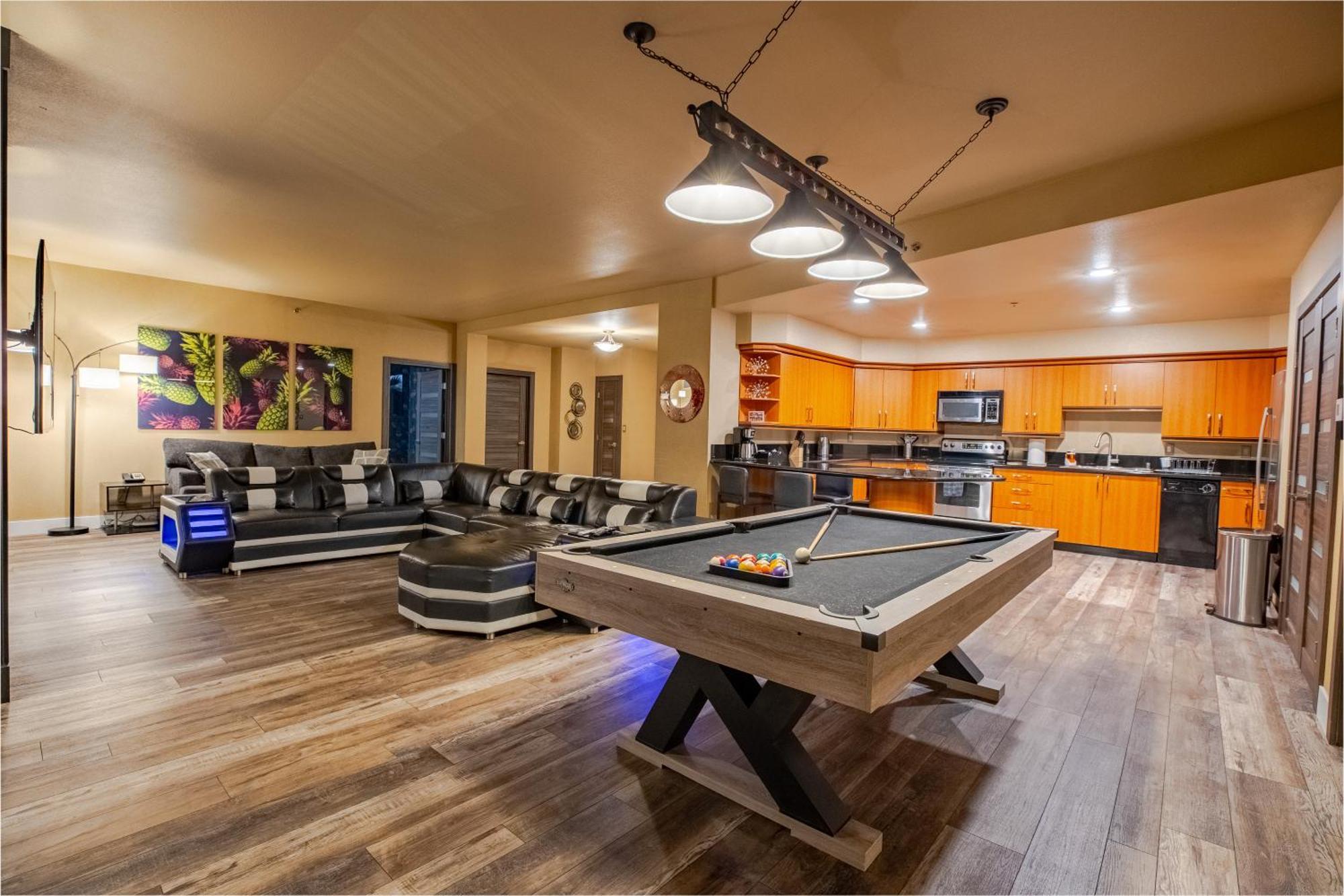 Aparthotel 2100 Sqft Penthouse W/ Strip Views! Pool Gym Las Vegas