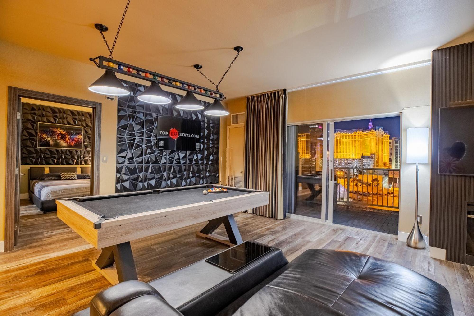 Aparthotel 2100 Sqft Penthouse W/ Strip Views! Pool Gym