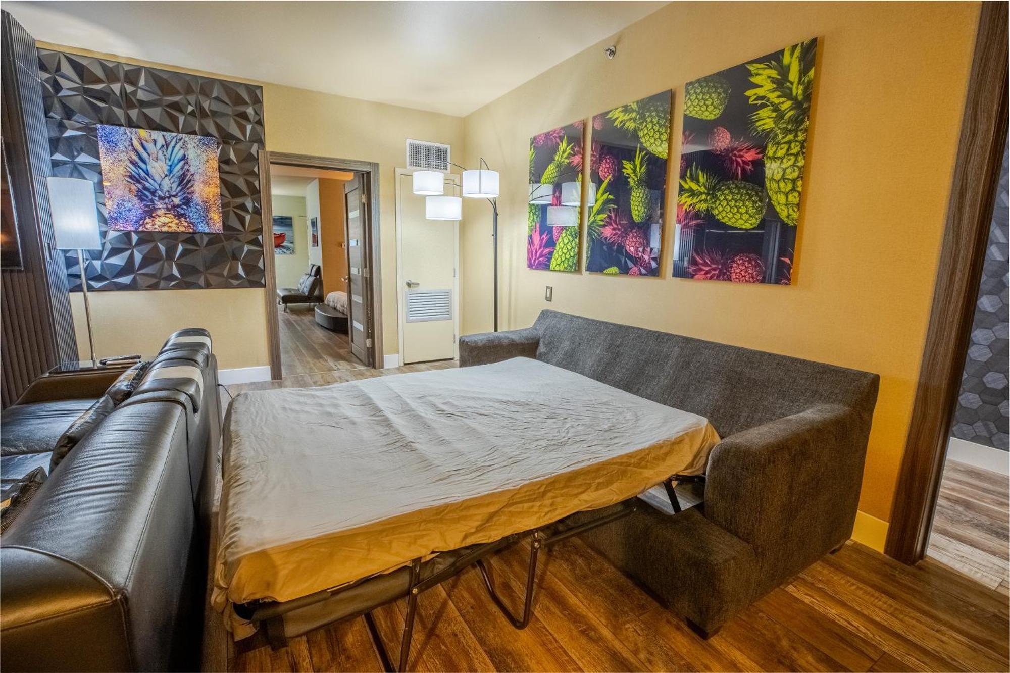2100 Sqft Penthouse W/ Strip Views! Pool Gym Aparthotel Las Vegas