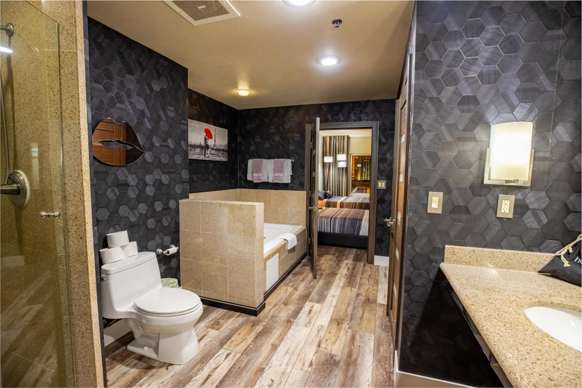 Aparthotel 2100 Sqft Penthouse W/ Strip Views! Pool Gym Las Vegas